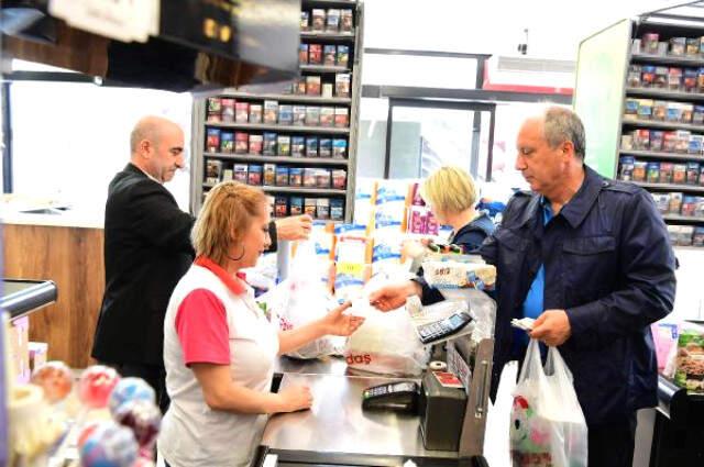 Muharrem İnce ve Eşi Alışverişe Çıktı