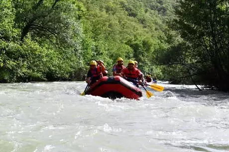 Vali ve Protokol Munzur Çayı'nda Rafting Yaptı Vali ve Protokol Munzur Çayı'nda Rafting Yaptı