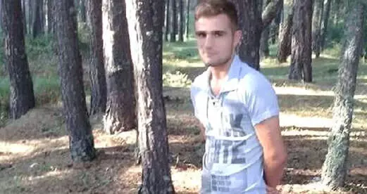 18 Yaşındaki Genç Sahur Vakti Kendini Ağaca Asarak İntihar Etti