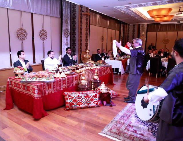 Adnan Oktar'ın Dansı Sıra Gecesine Damga Vurdu