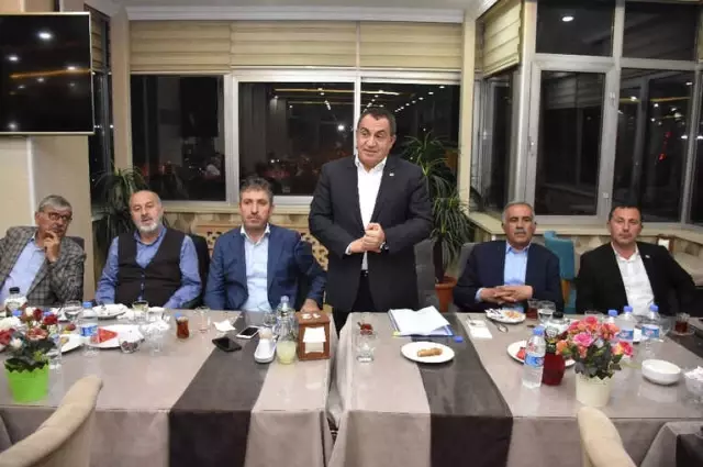 AK Parti Heyeti Basınla Buluştu AK Parti Heyeti Basınla Buluştu