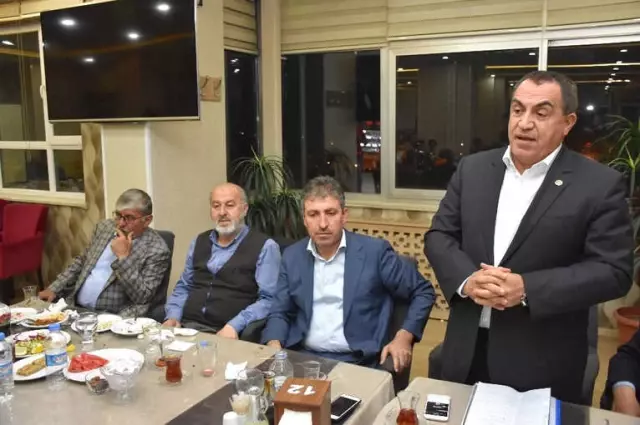 AK Parti Heyeti Basınla Buluştu AK Parti Heyeti Basınla Buluştu