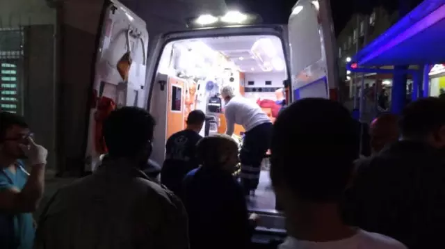 Kuzenlerin Kavgasını Çevredekiler, Güçlükle Ayırdı: 1 Ağır Yaralı!