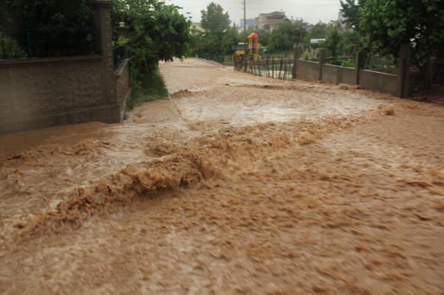 Meteoroloji, İstanbul İçin Saat Verip 5 İl İçin Sağanak ve Dolu Uyarısı Yaptı