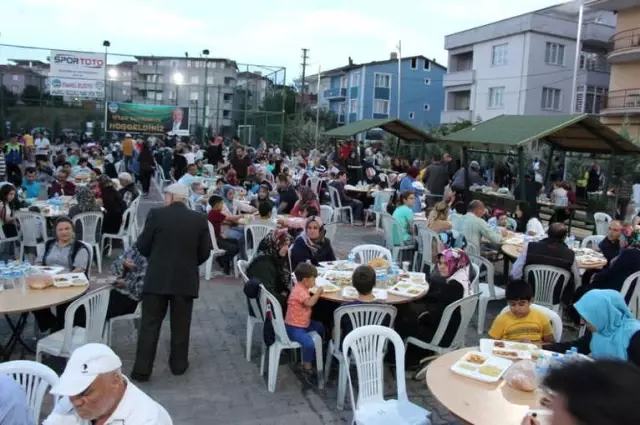 Osmaneli Belediyesinin Mahalle İftarları Sürüyor Osmaneli Belediyesinin Mahalle İftarları Sürüyor