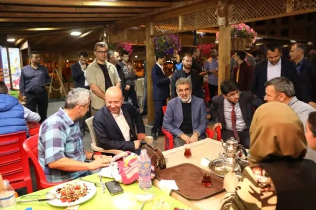 Taner Yıldız ve Başkan Çolakbayrakdar, Vatandaşların Gözdesi Gül Park'ta