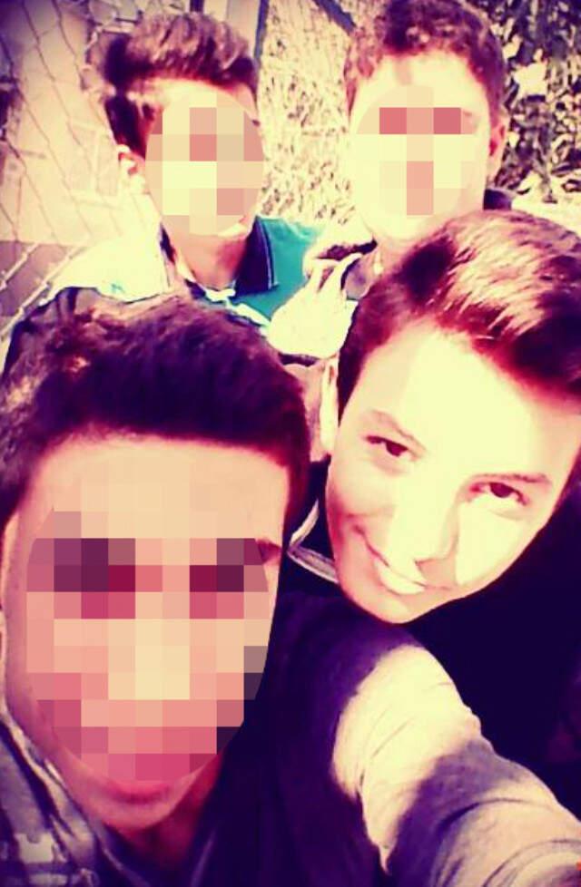 17 Yaşındaki Genç, Anne ve Babasını Öldürüp İntihar Etti