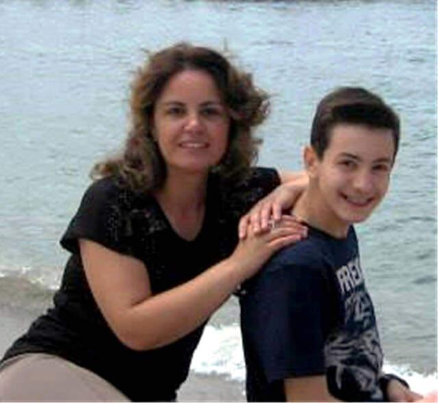 17 Yaşındaki Genç, Anne ve Babasını Öldürüp İntihar Etti