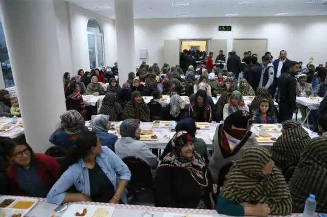 Başkan Ali Çetinbaş: Ak Parti, İstikrarın ve Güvenin Teminatıdır Başkan Ali Çetinbaş: Ak Parti, İstikrarın ve Güvenin Teminatıdır