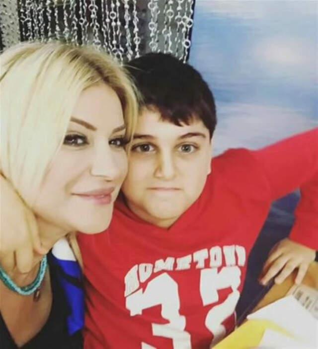 Şarkıcı Songül Karlı'nın Oğlunu Görenler Gözlerine İnanamıyor