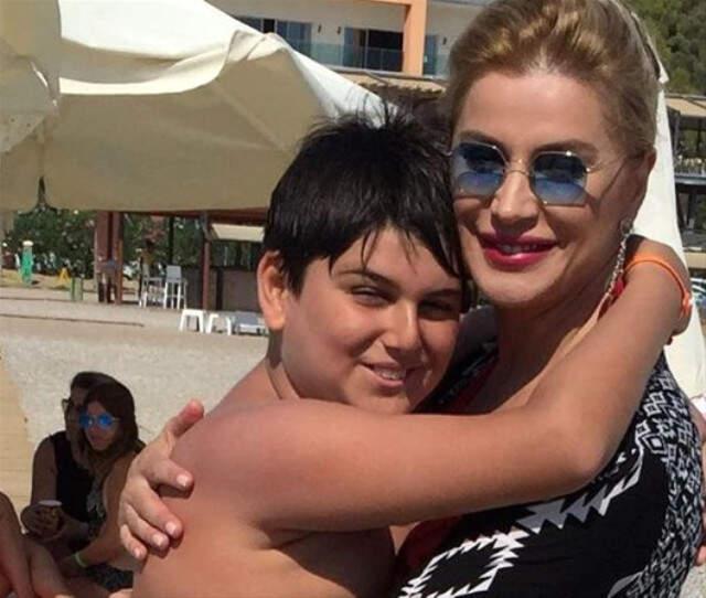Şarkıcı Songül Karlı'nın Oğlunu Görenler Gözlerine İnanamıyor