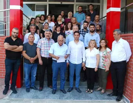 İyi Parti Salihli Yönetiminde, 34 Kişi Görevlerinden İstifa Etti İyi Parti Salihli Yönetiminde, 34 Kişi Görevlerinden İstifa Etti