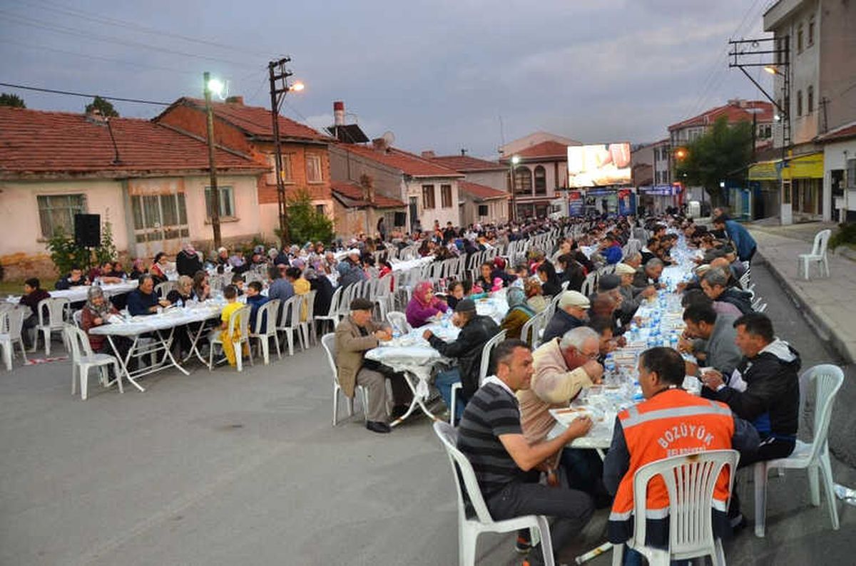 Mahalle İftarlarının İkincisi Tekke Mahalle'de Yapıldı