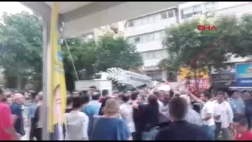 Manisa İyi Parti ile Zabıtalar Arasında Stand Gerginliği