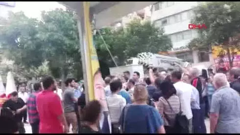 Manisa İyi Parti ile Zabıtalar Arasında Stand Gerginliği