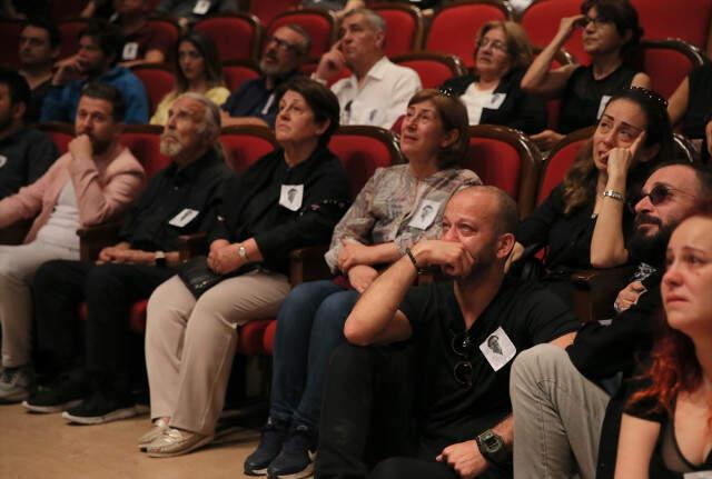 Oyuncu Rıza Kocaoğlu, Yakın Arkadaşı Arda Öziri'ye Gözyaşlarıyla Veda Etti