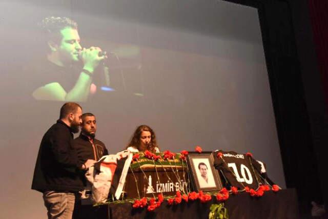 Oyuncu Rıza Kocaoğlu, Yakın Arkadaşı Arda Öziri'ye Gözyaşlarıyla Veda Etti