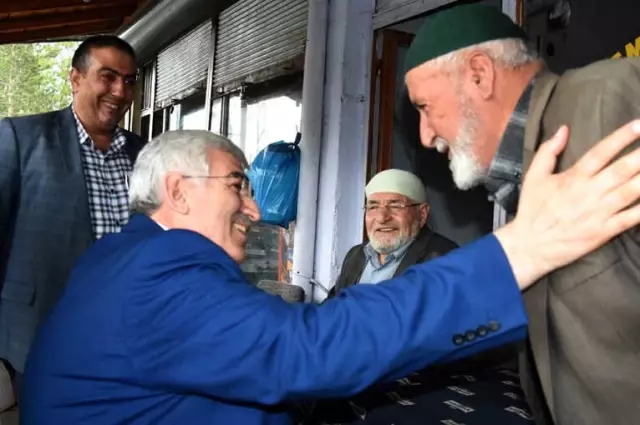 AK Parti Erzurum İl Başkanı Öz, Seçim Gezilerini Sürdürüyor AK Parti Erzurum İl Başkanı Öz, Seçim Gezilerini Sürdürüyor