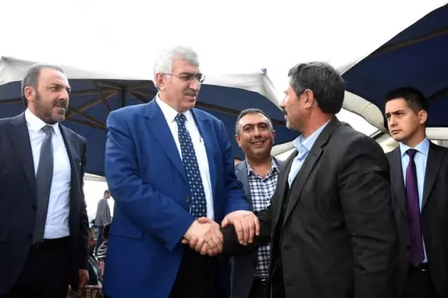 AK Parti Erzurum İl Başkanı Öz, Seçim Gezilerini Sürdürüyor AK Parti Erzurum İl Başkanı Öz, Seçim Gezilerini Sürdürüyor