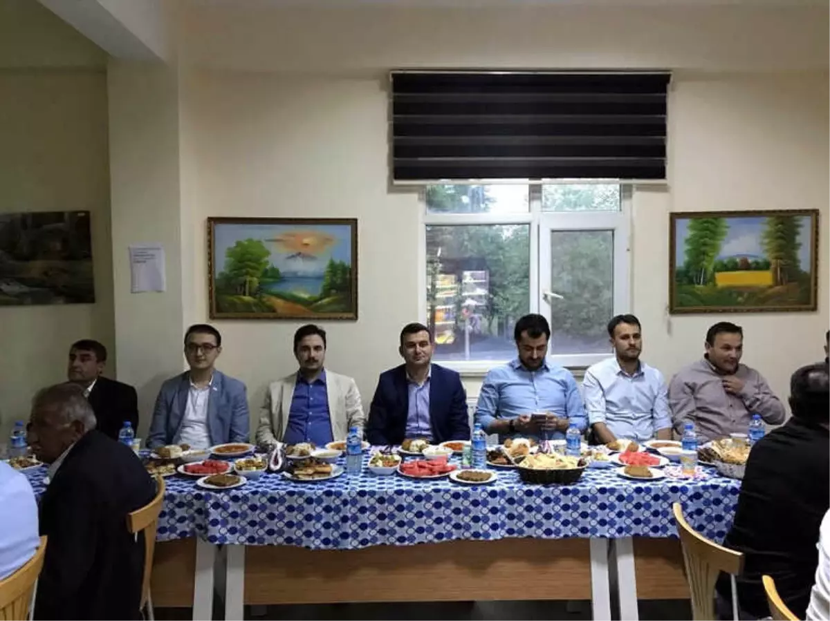 Hazro Daire Amirleri ve Kanat Önderleri İftarda Buluştu