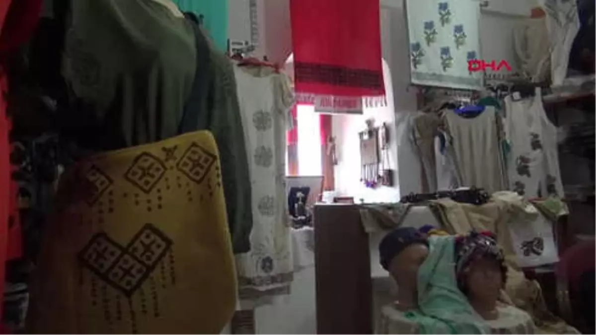 Tokat 600 Yıllık El Baskısı Motiflerle Elbise Tasarlıyor Hd