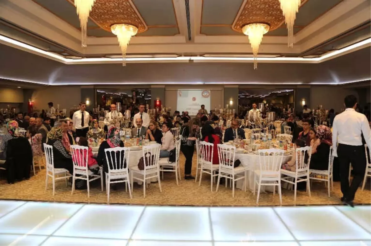 Vali Kamçı İftar Yemeğinde Şehit Aileleriyle Bir Araya Geldi