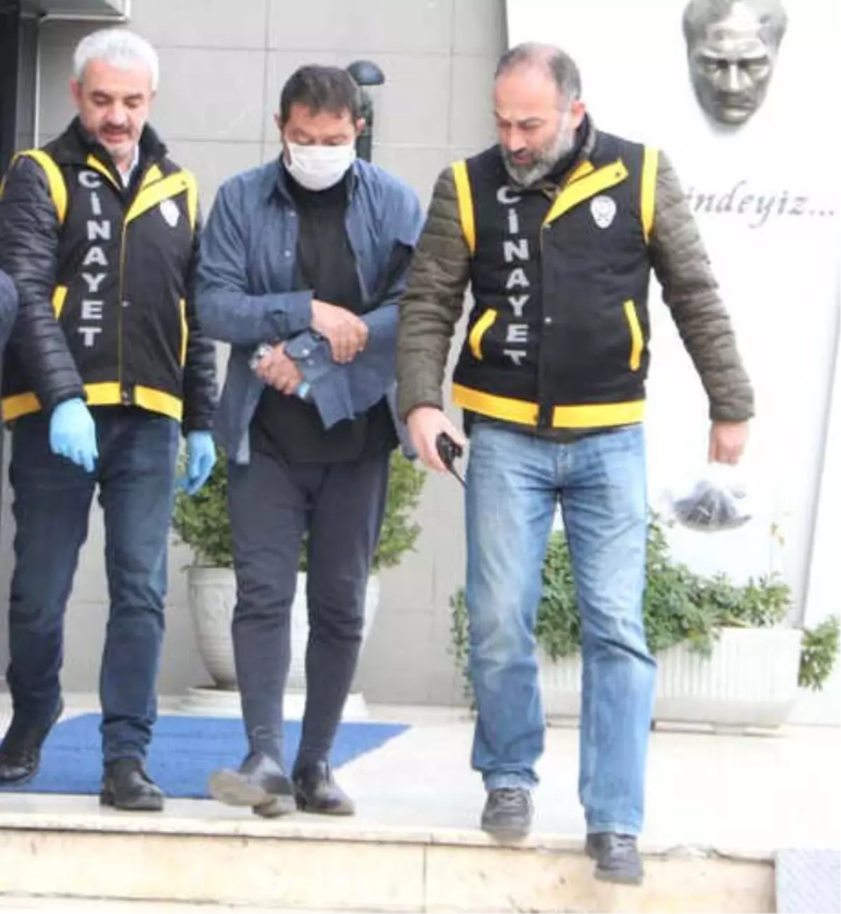 Arkadaşını Boğazını Keserek Öldürdü, 'Hatırlamıyorum' Dedi