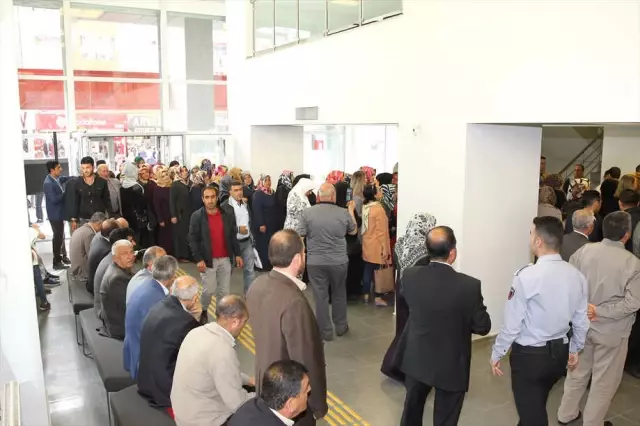 Cumhurbaşkanı Erdoğan'ın Seçim Kampanyasına Bağış Desteği Cumhurbaşkanı Erdoğan'ın Seçim Kampanyasına Bağış Desteği