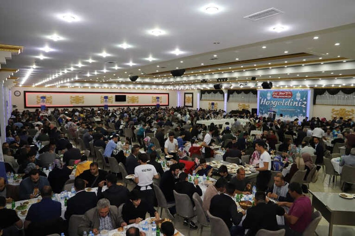 Erzincan Belediye Personeli İftar Yemeğinde Buluştu