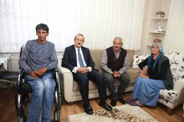 Vali Gönülleri Fethediyor Vali Gönülleri Fethediyor