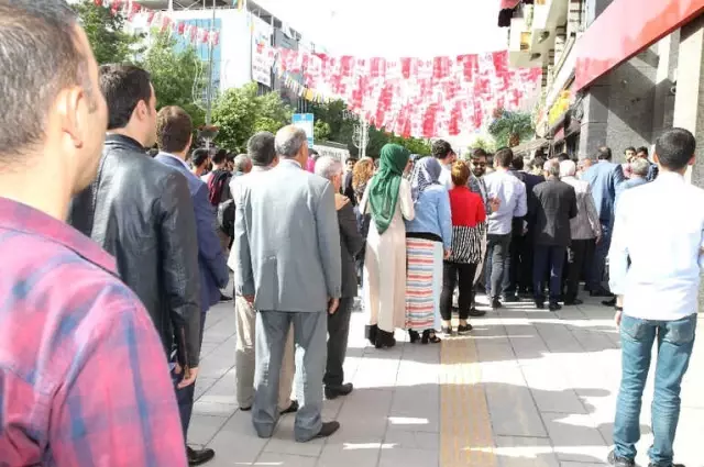 Van'dan Cumhurbaşkanı Erdoğan'ın Seçim Kampanyasına Bağış Desteği Van'dan Cumhurbaşkanı Erdoğan'ın Seçim Kampanyasına Bağış Desteği