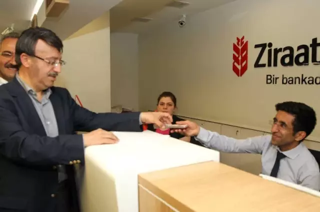 Van'dan Cumhurbaşkanı Erdoğan'ın Seçim Kampanyasına Bağış Desteği Van'dan Cumhurbaşkanı Erdoğan'ın Seçim Kampanyasına Bağış Desteği