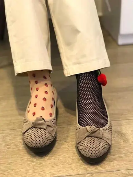 CHP'li Biçer, Sağlıkçılar İçin 'Çılgın Çoraplar' Giydi CHP'li Biçer, Sağlıkçılar İçin 'Çılgın Çoraplar' Giydi