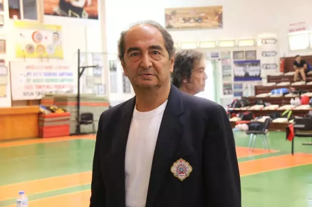 Dünya Uyuşturucuyla Mücadele Eden Sporcular Federasyonu'ndan Okullara Malzeme Yardımı Dünya Uyuşturucuyla Mücadele Eden Sporcular Federasyonu'ndan Okullara Malzeme Yardımı