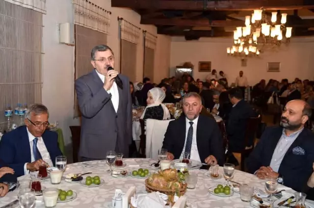 İftar Sofralarında Yüzler Gülüyor İftar Sofralarında Yüzler Gülüyor