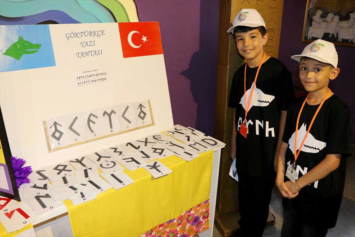 Ortaokul Öğrencileri 'Göktürkçe Tahta' Geliştirdi