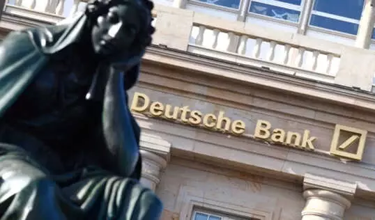 S&p, Deutsche Bank'ın Notunu Düşürdü