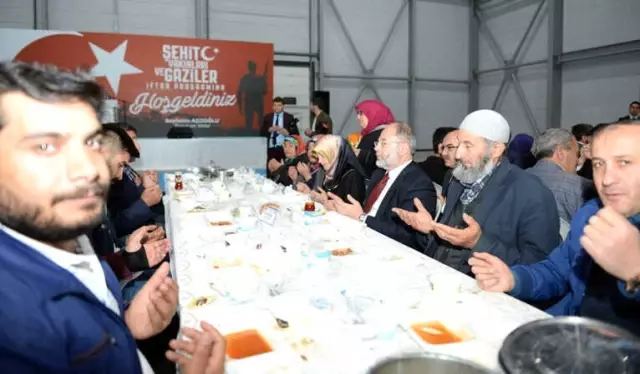 Şehit Yakınları ve Gaziler İçin İftar Yemeği Şehit Yakınları ve Gaziler İçin İftar Yemeği
