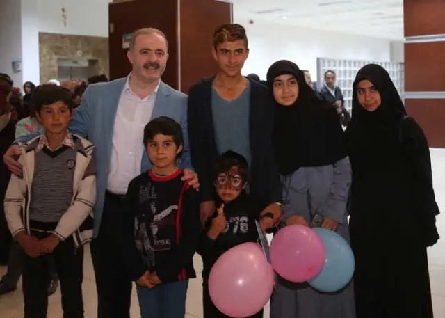 Vanlı Yetimler Tuşba'nın 'Kardeşlik Sofrası'nda Buluştu Vanlı Yetimler Tuşba'nın 'Kardeşlik Sofrası'nda Buluştu