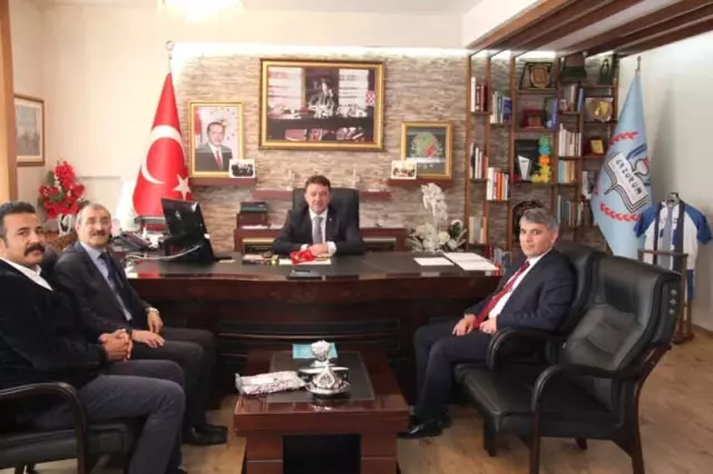 Yıldız'a 13. Uluslararası Liseler Arası Tiyatro Festivalinde Ödül Alan Öğrencilerden Ziyaret