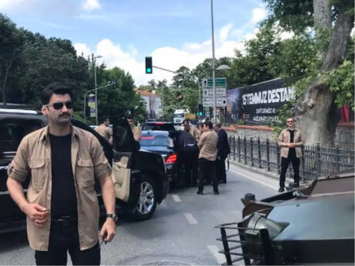 Konvoyunun Önünü Kesen Acılı Anne, Erdoğan'dan Oğlunun Katillerinin Bulunmasını İstedi