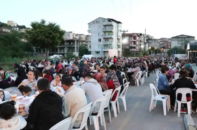 Gülüç Belediyesi 2 Bin Kişiye İftar Verdi