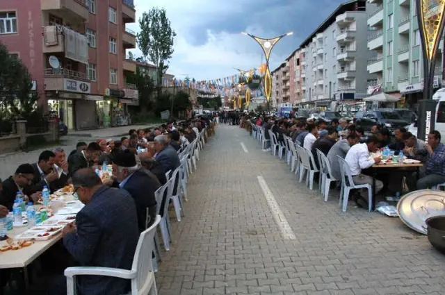 Hizan Belediyesi İftar Programı Düzenledi Hizan Belediyesi İftar Programı Düzenledi