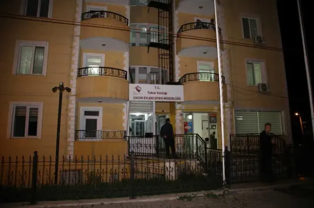 İstanbul'da Evlerinden Kaçan 3 Çocuk Tokat'ta Çay Bahçesinde Bulundu İstanbul'da Evlerinden Kaçan 3 Çocuk Tokat'ta Çay Bahçesinde Bulundu
