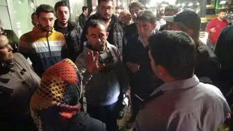 Kütahya'da 'Parti Bayrağı Asma' Gerginliği Kütahya'da 'Parti Bayrağı Asma' Gerginliği