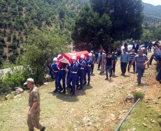 Trafik Kazasında Hayatını Kaybeden Uzman Çavuş Defnedildi