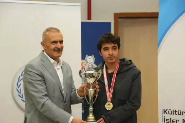 Tuşba Belediyesi 'Satranç Turnuvası' Düzenledi Tuşba Belediyesi 'Satranç Turnuvası' Düzenledi