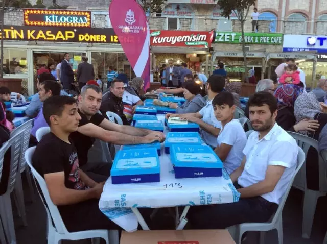 Başakşehir'de 15 Bin Kişi İftar Sofrasında Buluştu