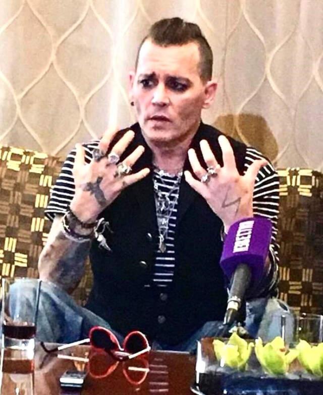 Johnny Depp'in Son Halini Gören Hayranlarını Korkuttu