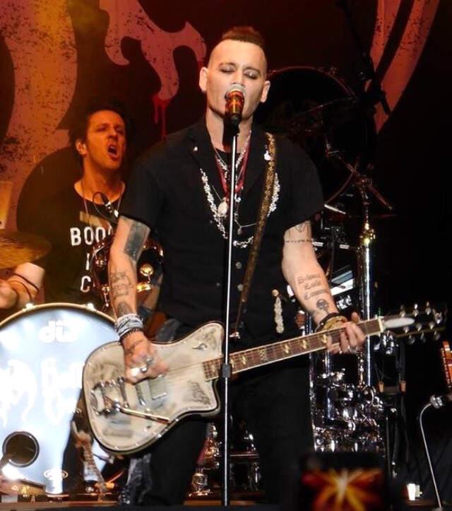 Johnny Depp'in Son Halini Gören Hayranlarını Korkuttu